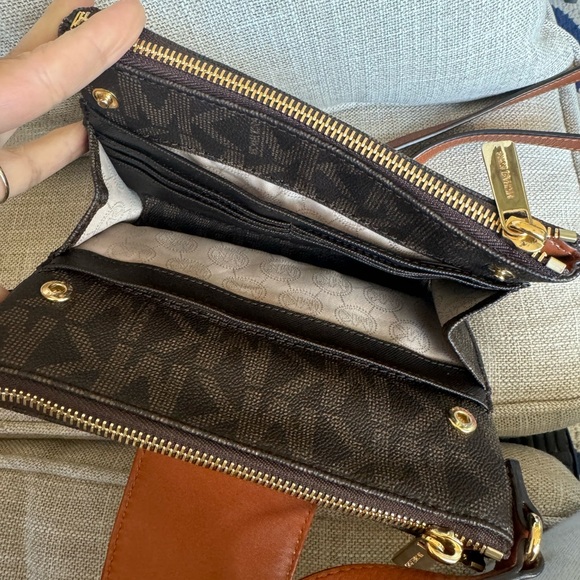 Michael Kors Fulton Crossbody Bag Brown Monogram - Picture 15 of 17